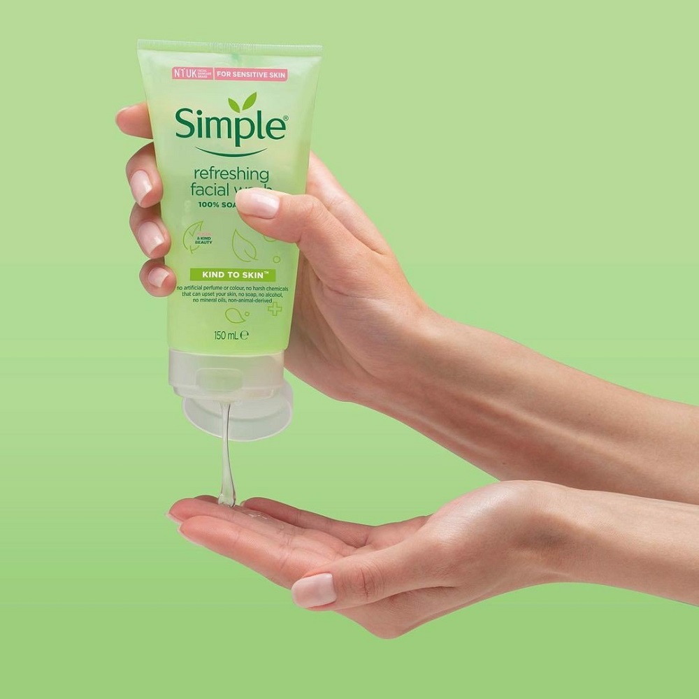 Review sữa rửa mặt Simple có tác dụng gì? Sữa rửa mặt Simple giá bao nhiêu?