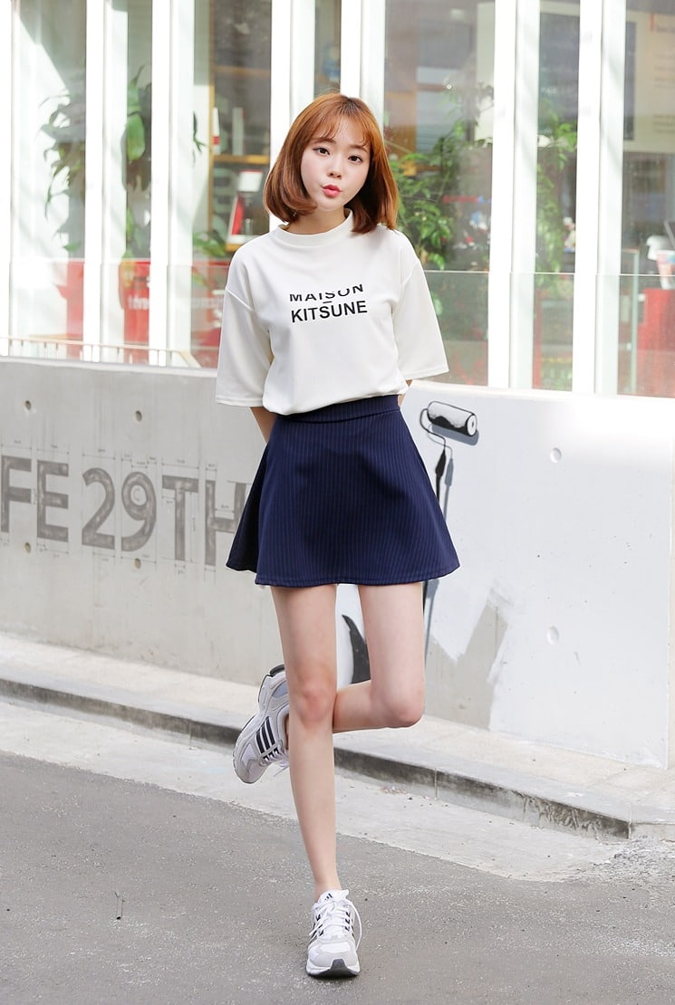 Cách phối áo thun trắng đẹp đa phong cách cho con gái nổi bật