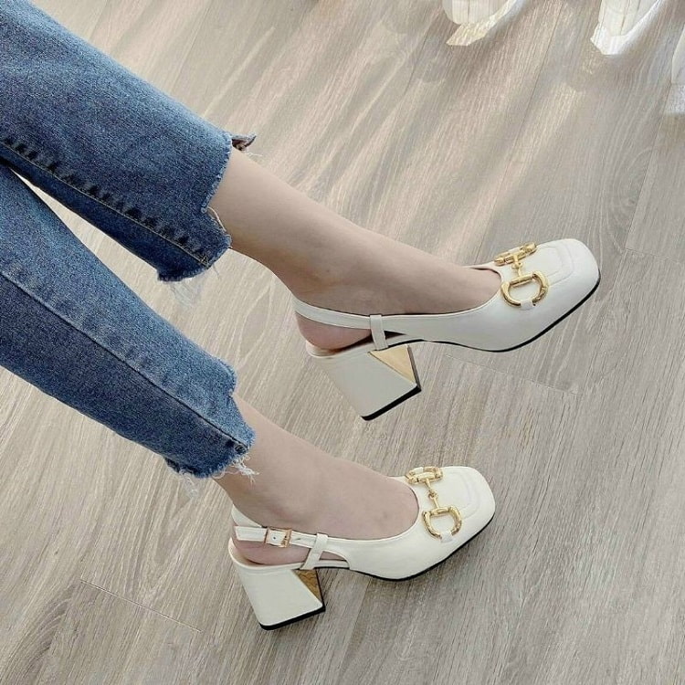 Các mẫu giày, dép du lịch hot trend chỉ cần mang là có hình đẹp - Xu hướng 2022