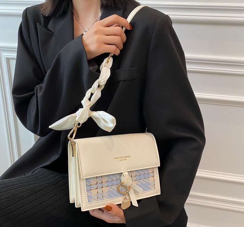 Điểm danh 5 mẫu túi xách xinh yêu cho chị em diện hè