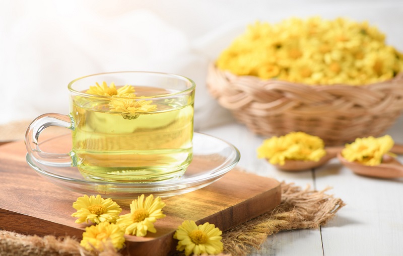 Trà hoa cúc đường phèn có tác dụng gì? Cách pha trà để đạt hiệu quả tốt nhất