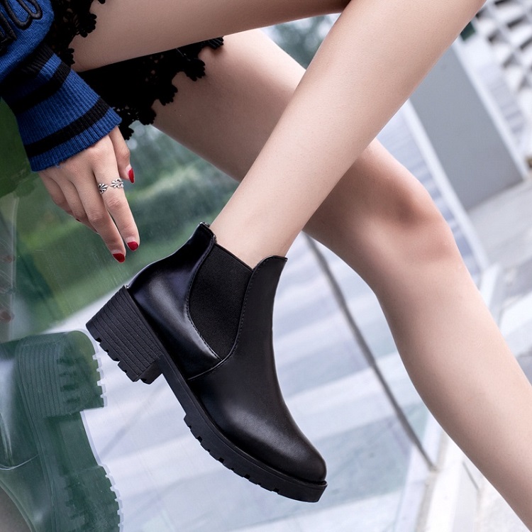 Cách phối đồ với giày boots nữ cổ thấp tạo nên phong cách cá tính