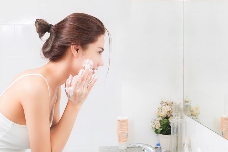 Review 7 loại sữa rửa mặt dưỡng ẩm hiệu quả và an toàn cho da