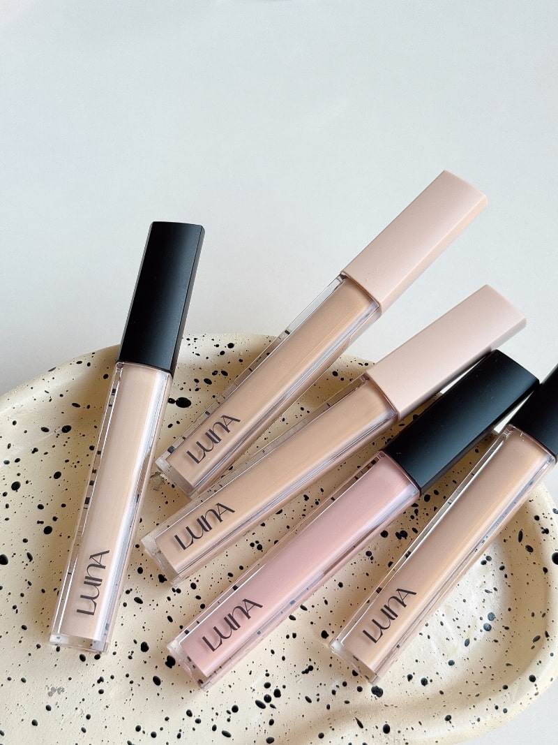Review kem che khuyết điểm lâu trôi Luna LongLasting Tip Concealer Cover